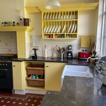 Luxury In Quiet Neighbourhood Near Bed & Breakfast