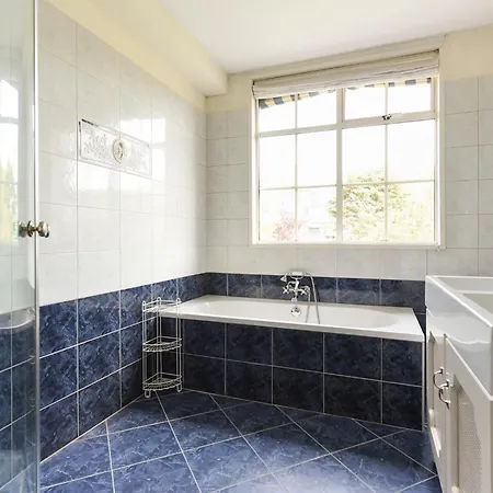 Bed & Breakfast Luxury In Quiet Neighbourhood Near