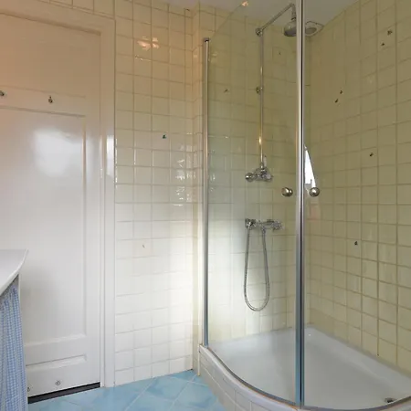 Luxury In Quiet Neighbourhood Near Bed & Breakfast *