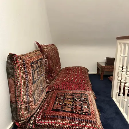 Luxury In Quiet Neighbourhood Near Bed & Breakfast *